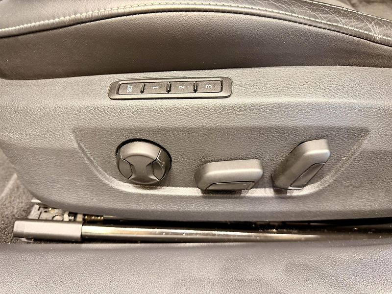 Škoda Superb 2.0 TDi 110 Kw DSG Style Plus - fotka 22 z 28