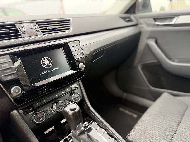 Škoda Superb 2,0 140kW DSG NAVI EL.KUFR - fotka 18 z 34