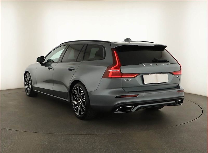 Volvo V60 (2021) R-Design B4 - fotka 4 z 29