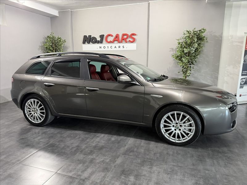 Alfa Romeo 159 2,4   JTDm V5 147 kW BOSE TOP - fotka 39 z 40