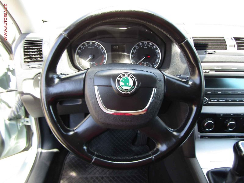 Škoda Octavia (2011) 1.6 TDi, Ambiente - fotka 15 z 16