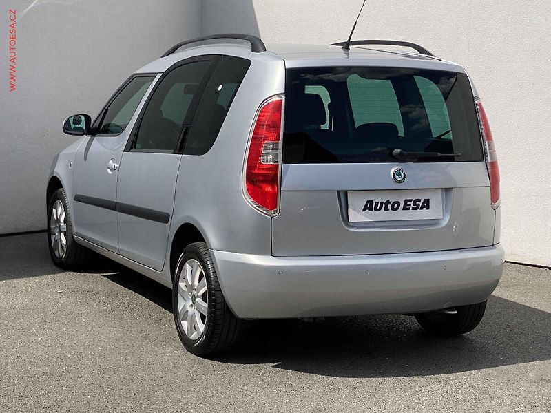 Škoda Roomster (2011) 1.6 TDi, ČR, Style, park. - fotka 6 z 14