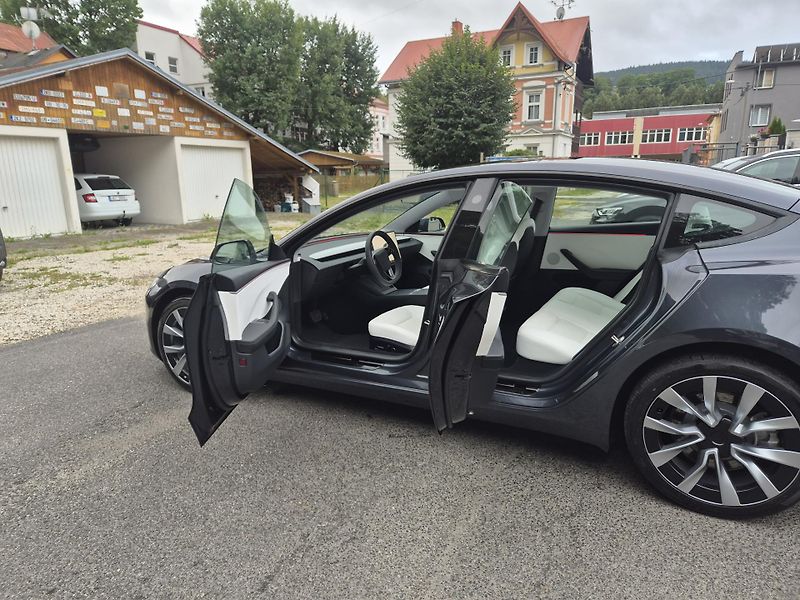 Tesla Model 3 LONG RANGE DUAL MOTOR SOH 93,5 - fotka 13 z 48