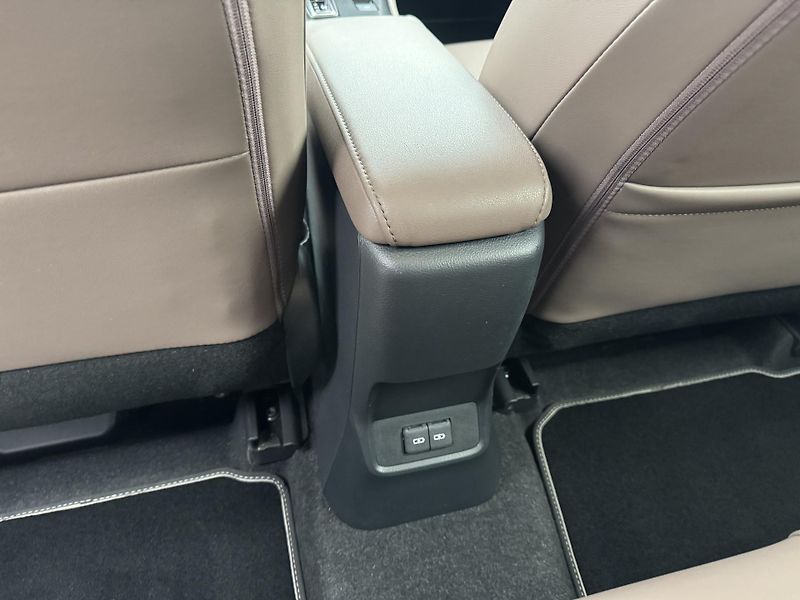 Lexus LBX (2025) 1.5 hybridní/Benzín ELEGANT T. - fotka 22 z 28