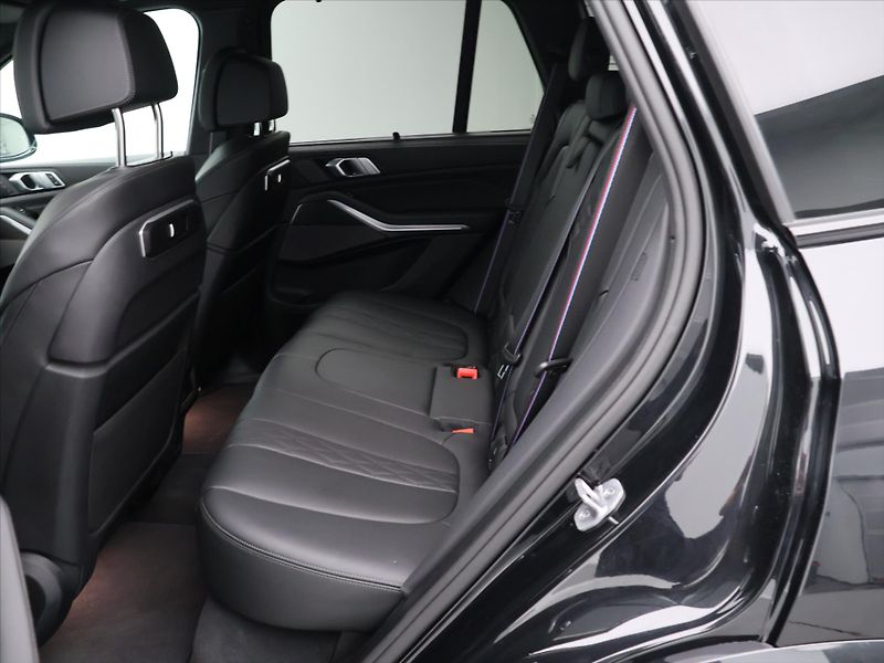 BMW X5 3,0 xDrive40d Mpacket - fotka 14 z 28