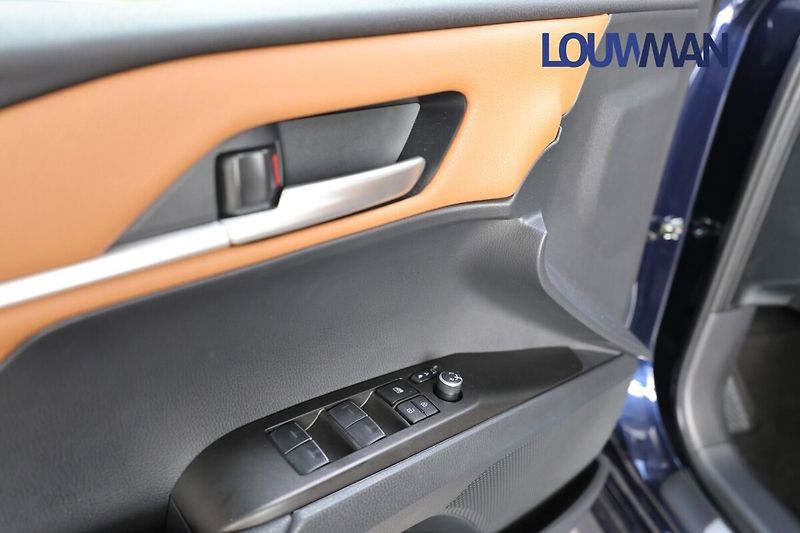 Toyota Camry 2.5  HEV CVT Prestige - fotka 25 z 29