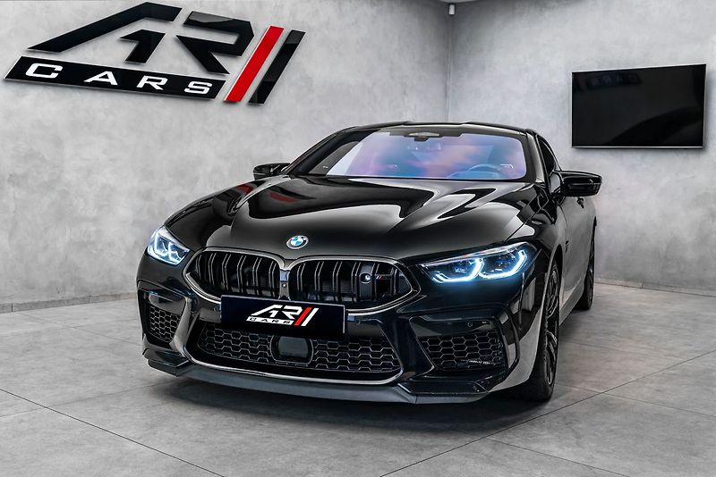BMW M8 Coupe Competition Night Carbon - fotka 6 z 23