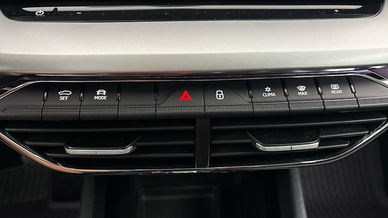 Škoda Octavia 2.0 TDI DSG Style Combi - fotka 13 z 25