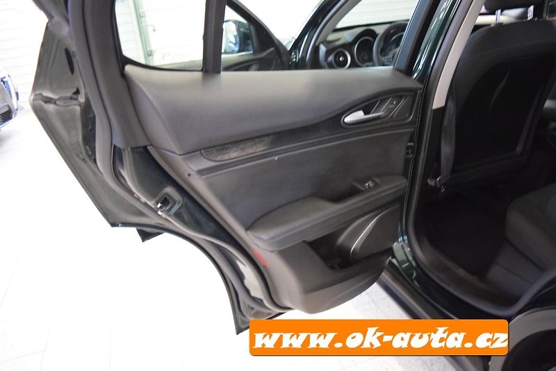 Alfa Romeo Stelvio 2.2 JTD Q4 FACELIFT 2021 - fotka 25 z 56