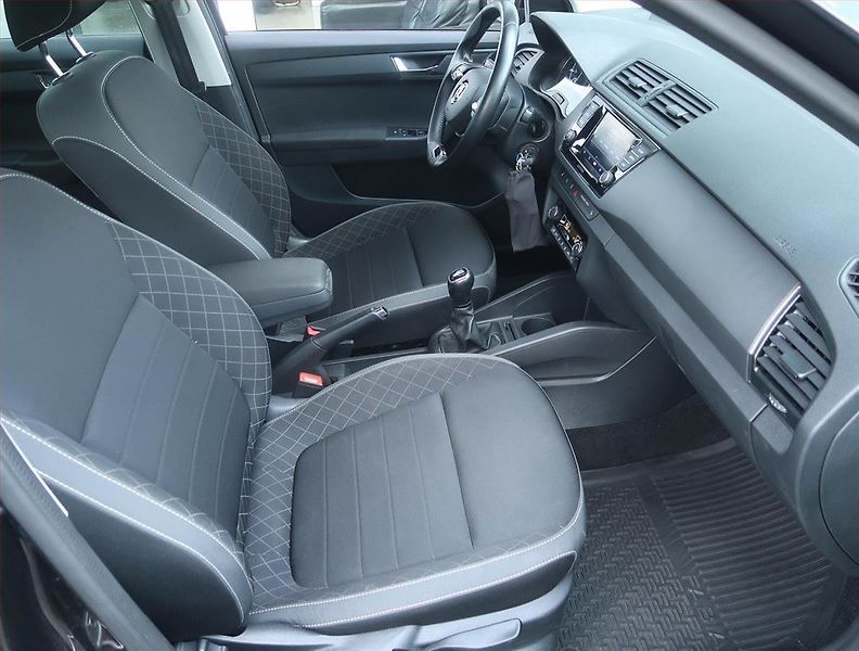 Škoda Fabia (2022) Ambition 1.0 TSI - fotka 9 z 13
