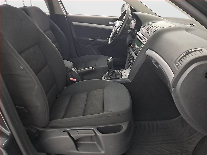 Škoda Octavia (2012) 1.6 TDI, Serv.kniha, po STK - fotka 9 z 16