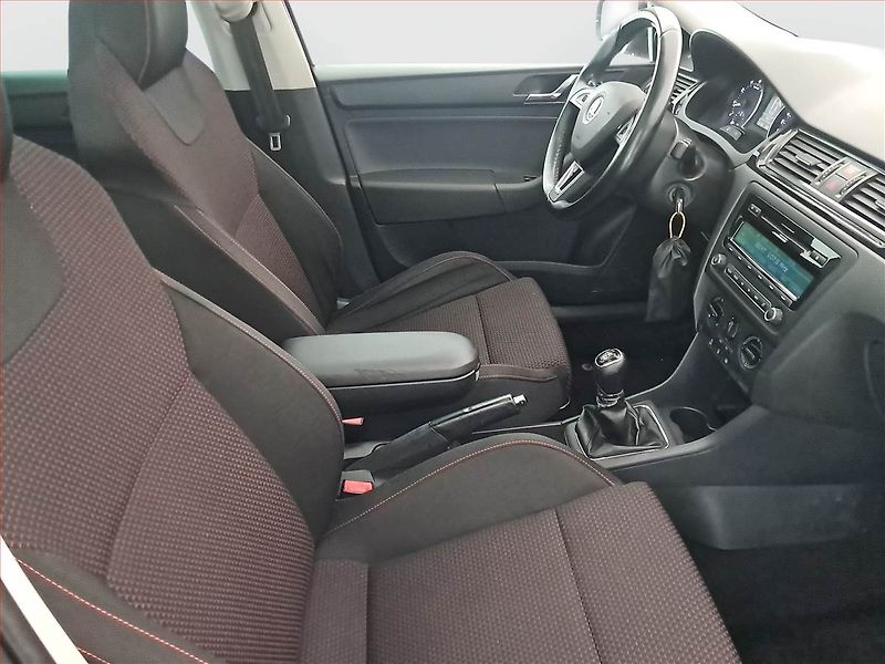 Škoda Rapid (2015) Spaceback 1.2 TSI, ČR,1.maj - fotka 9 z 16