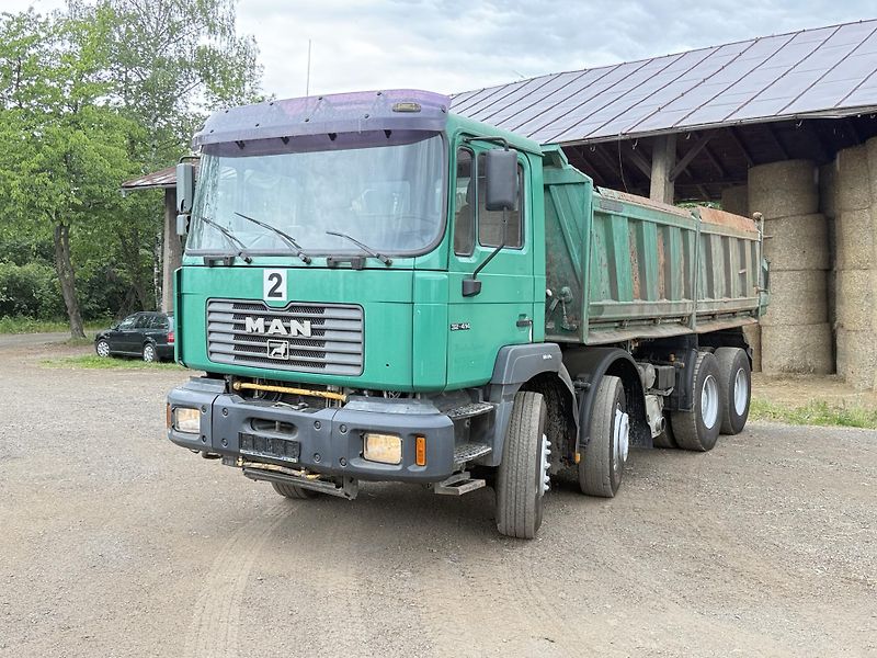 MAN Ostatní (2000) 32.414 8x4 MANUAL EURO 2 - fotka 1 z 13