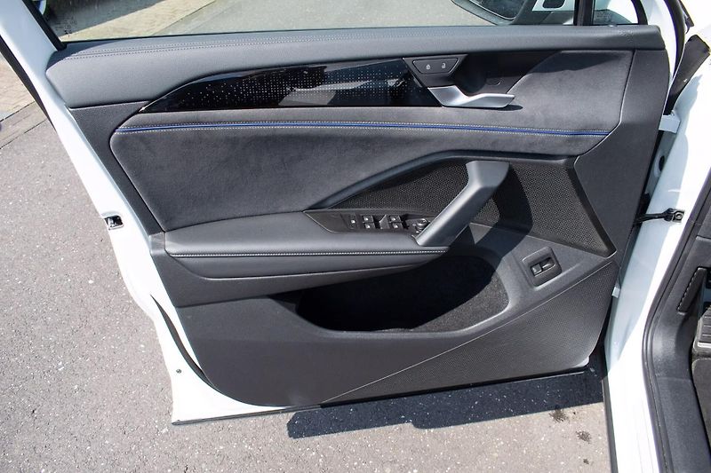 Volkswagen Tayron TSI 195kW 4M R-Line Pano Venti - fotka 8 z 20
