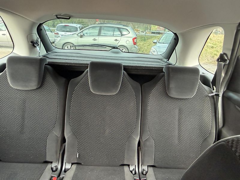 Citroën C4 Picasso 1.8i 16V - fotka 17 z 23