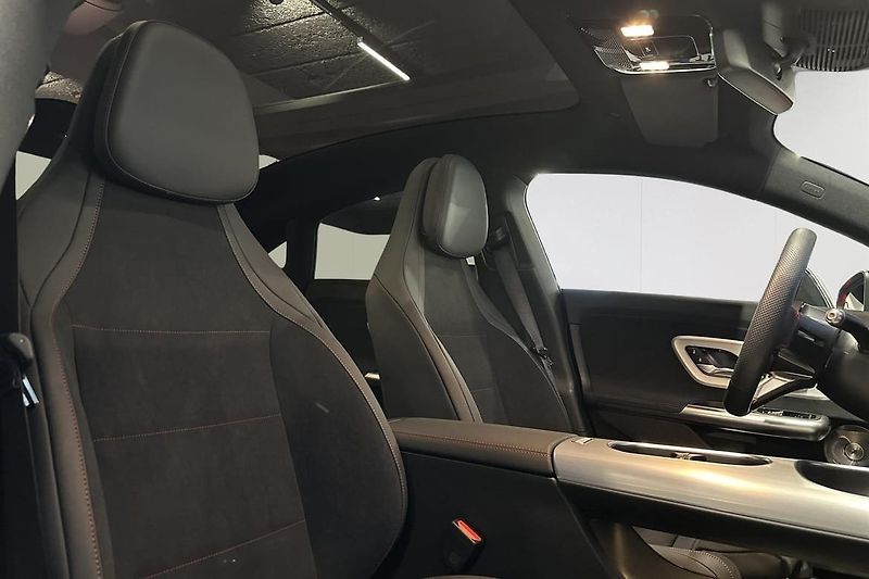 Mercedes-Benz CLA 350 4M AMG Pano 360 Burm HuD - fotka 15 z 25
