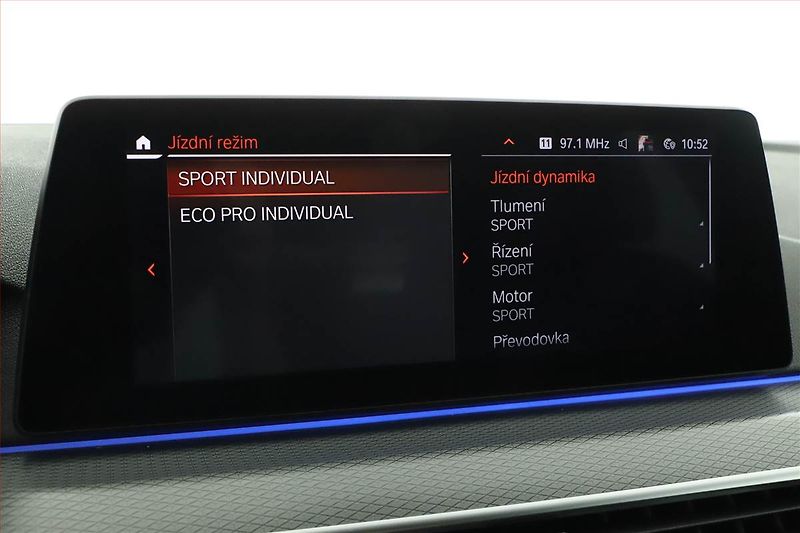 BMW Řada 5 (2020) 530d xDrive - fotka 13 z 19