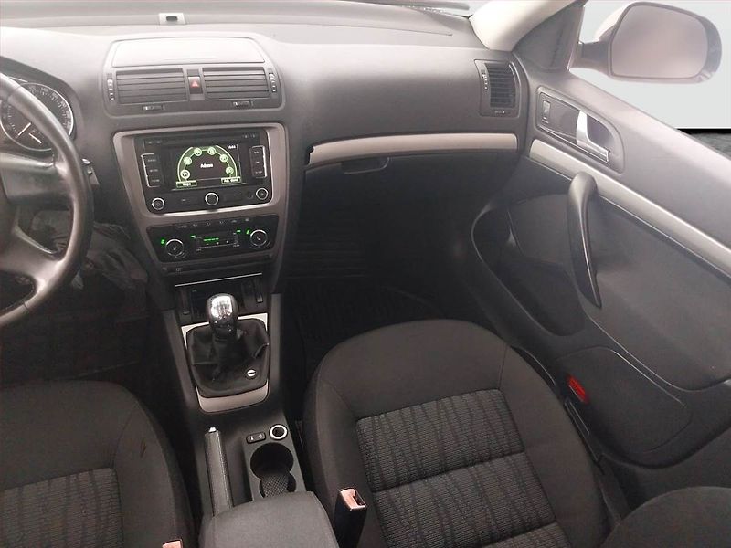 Škoda Octavia (2009) Ambiente Plus 1.9 TDI - fotka 8 z 17