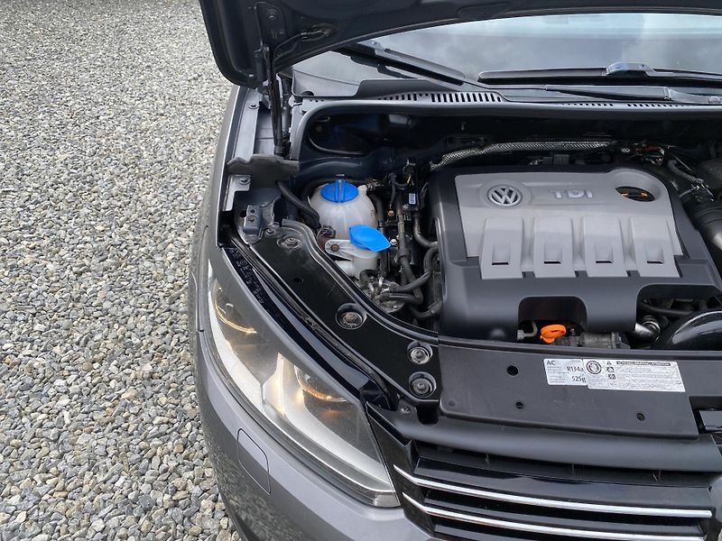 Volkswagen Touran 2.0TDi 140PS DSG TAŽNÉ - fotka 23 z 47