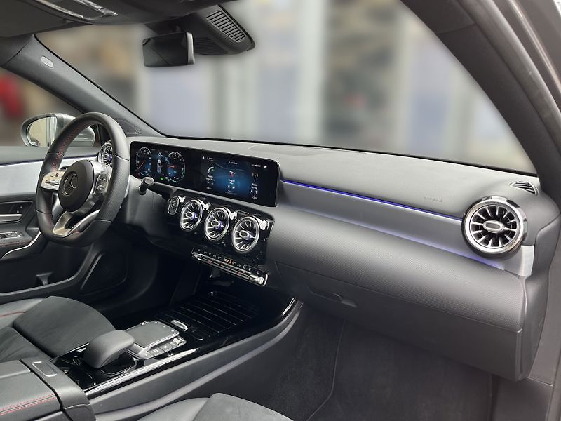 Mercedes-Benz Třídy A A-Třída 250e AMG Line - fotka 15 z 18