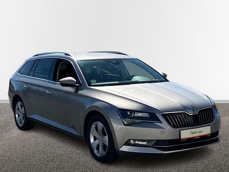 Škoda Superb STYLE - fotka 14 z 27