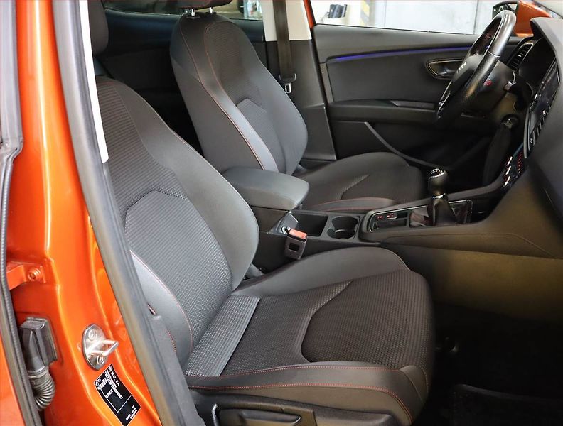 Seat Leon (2019) 1.5 TSI, Kůže, Tempomat - fotka 9 z 22