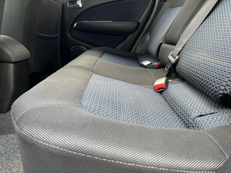 Mitsubishi Outlander Navigator 2.0i 4x4 KLIMA ALU - fotka 19 z 32