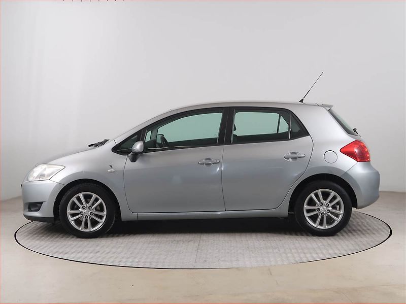 Toyota Auris (2009) 1.6 Dual VVT-i, Serv.kniha - fotka 3 z 15