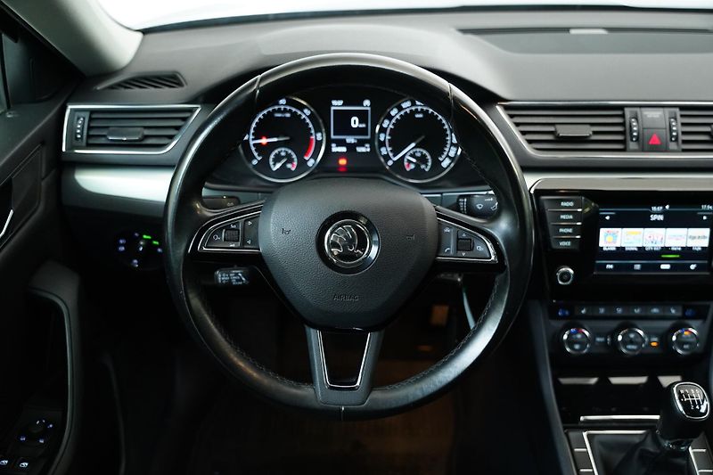 Škoda Superb - fotka 18 z 25