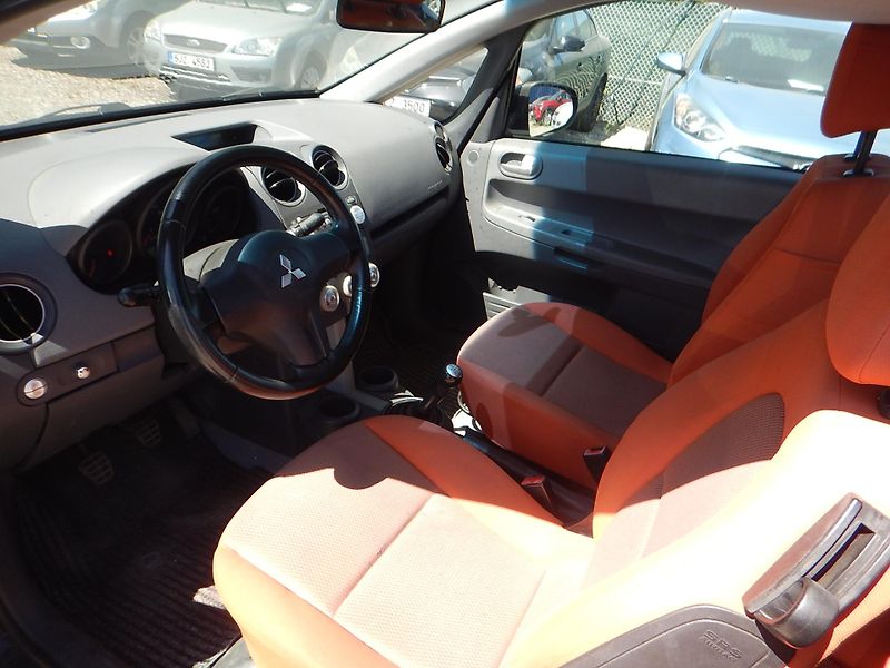 Mitsubishi Colt 1.5 i 80kw střecha nejde - fotka 9 z 14