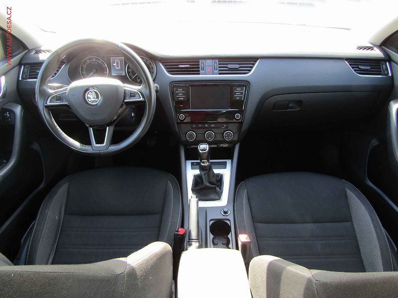 Škoda Octavia (2018) 1.0 TSi, ČR, AC, výhřev sed - fotka 8 z 14