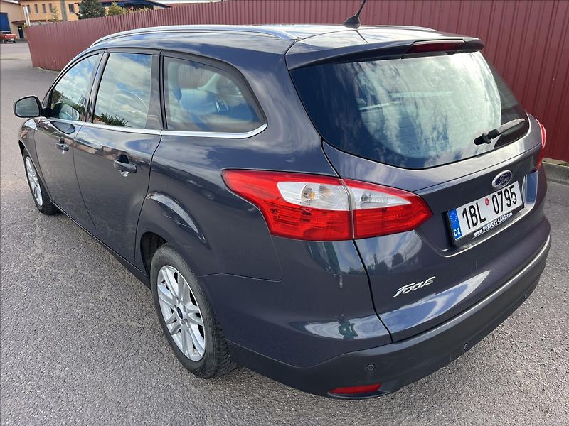 Ford Focus 1,6 TDCi KLIMA ROZVODY SERVIS - fotka 8 z 38