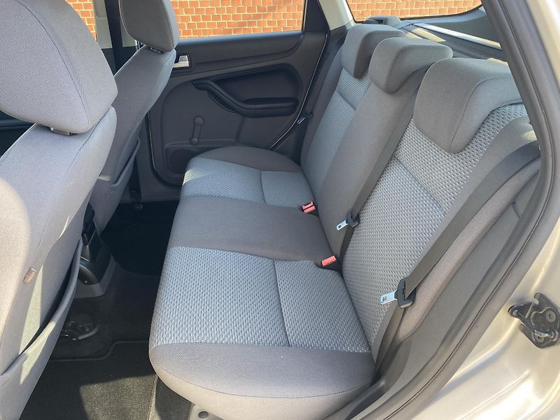 Ford Focus (2006) 1.6TDCi,ESP,EL. SEDAČKY - fotka 25 z 31
