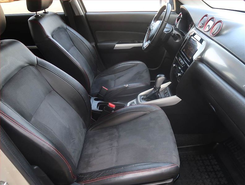 Suzuki Vitara (2016) 1.4 BoosterJet, 4X4, Automat - fotka 9 z 25