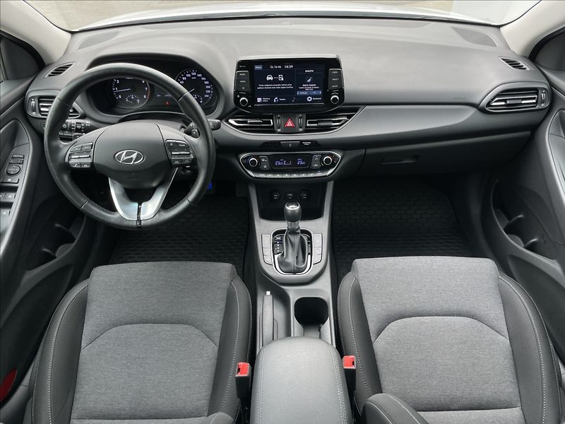 Hyundai i30 1,5 T-GDI AT7 Combi Smart PDC - fotka 6 z 22