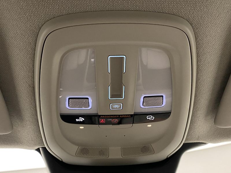 Volvo XC40 B4 DARK ULTRA AUT CZ - fotka 31 z 59