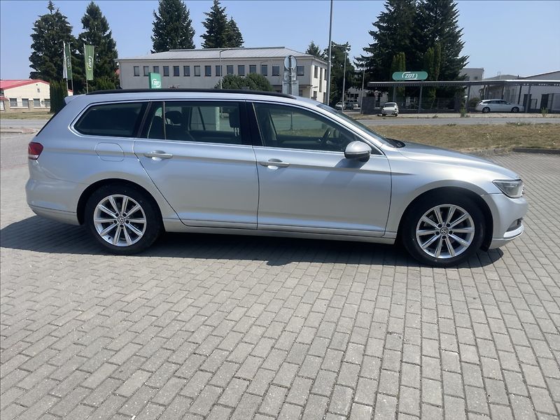 Volkswagen Passat 2,0 TDi 110kw Radar DSG GPS Hi - fotka 42 z 43