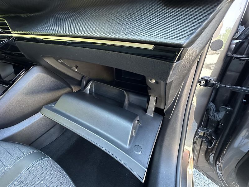 Peugeot 208 (2021) 1.2 PureTech ALLURE *AUTOMAT  - fotka 24 z 41