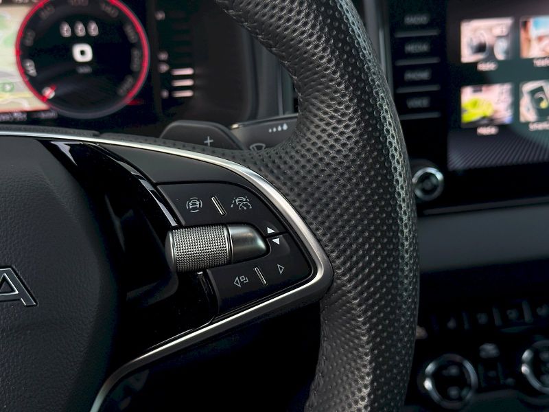 Škoda Karoq (2025) 1.5 TSI 110 kW DSG SportLine - fotka 12 z 27