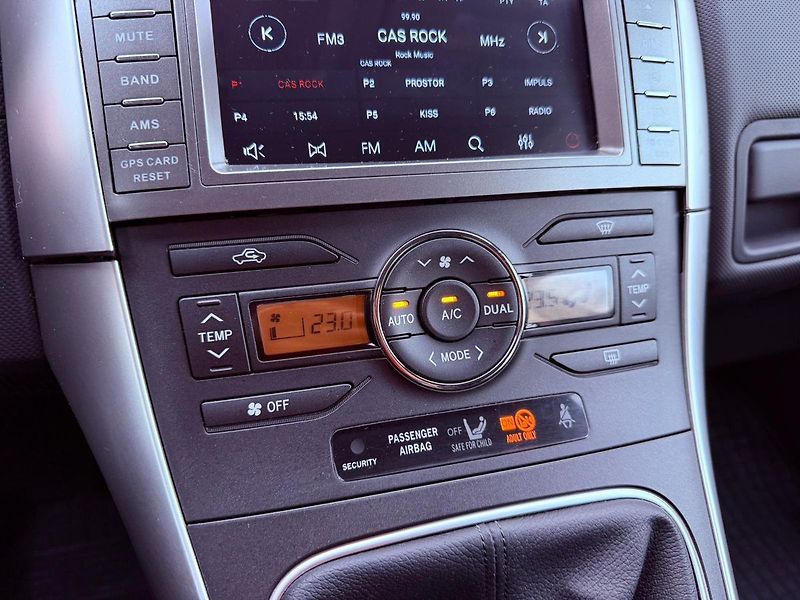Toyota Auris 1.6 Valvematic, ČR - fotka 18 z 22