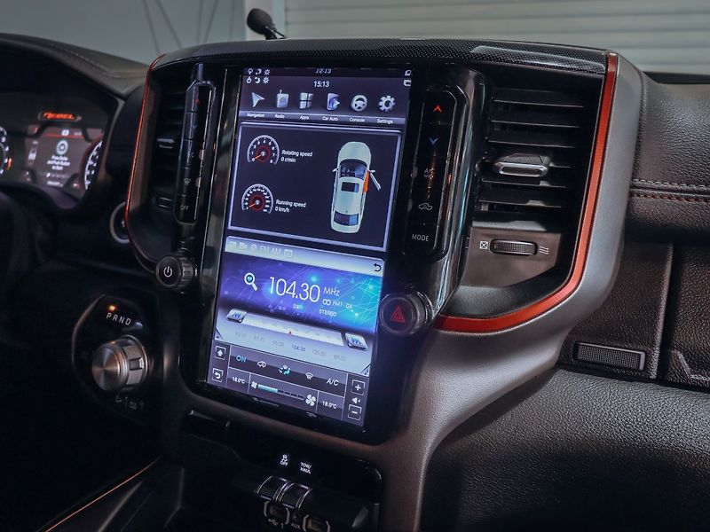 Dodge RAM 1500 5.7 REBEL 295 kW - fotka 24 z 34