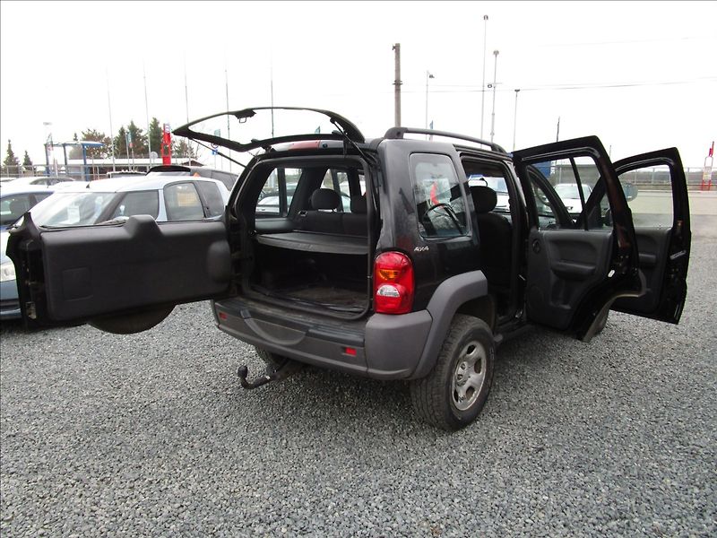 Jeep Cherokee 2.5CRD 4x4, Sport, Klima - fotka 31 z 39