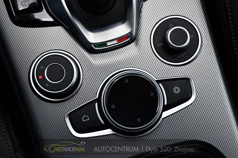 Alfa Romeo Stelvio 2.2 Diesel 16V 154kW ZADÁNO - fotka 35 z 54
