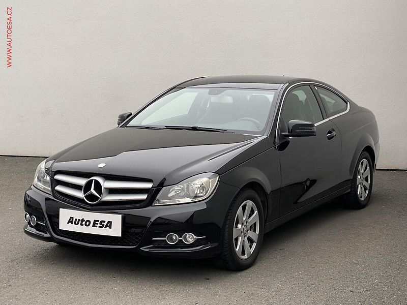 Mercedes-Benz Třídy C (2014) 1.6i C180, Klima - fotka 3 z 17
