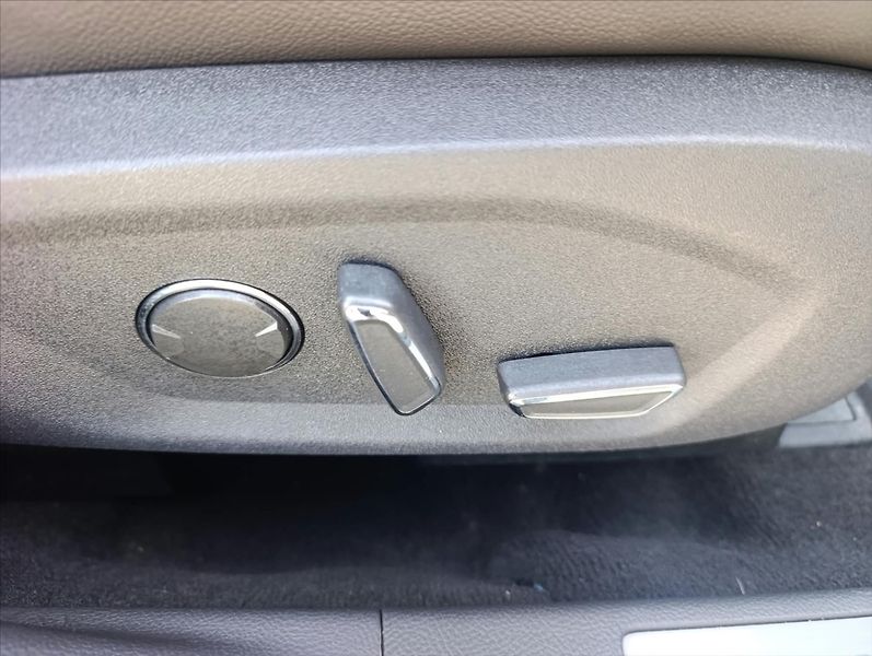Ford Mondeo 2,0 TDCi Automat Kamera Navi - fotka 37 z 45