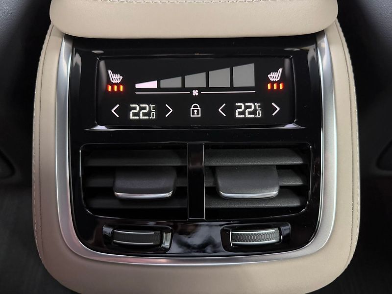 Volvo XC90 T8 AWD DARK PLUS, CHARCOAL, VZ - fotka 28 z 33