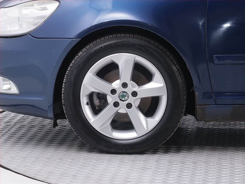 Škoda Octavia (2011) 1.6 TDI, nová STK, jezdí dobře - fotka 14 z 17