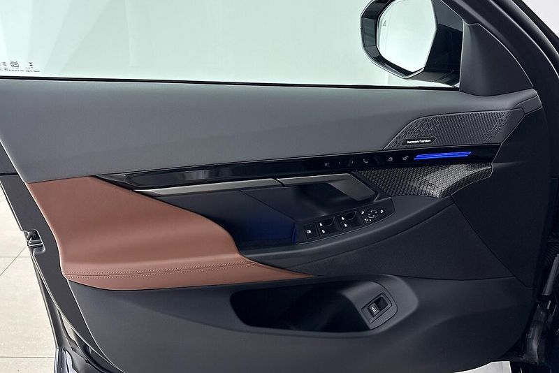 BMW Řada 5 540d xDrive Touring - fotka 16 z 25