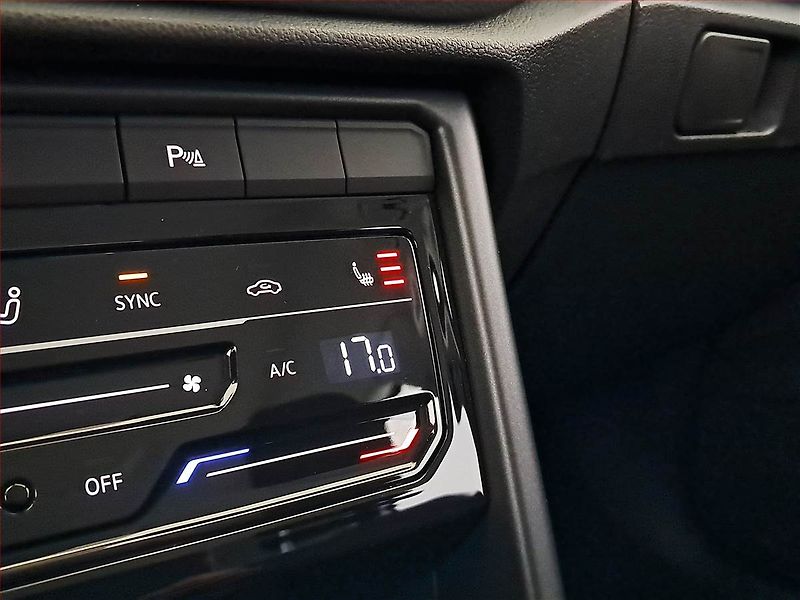 Volkswagen T-Roc (2025) 1.0 TSI - fotka 17 z 19