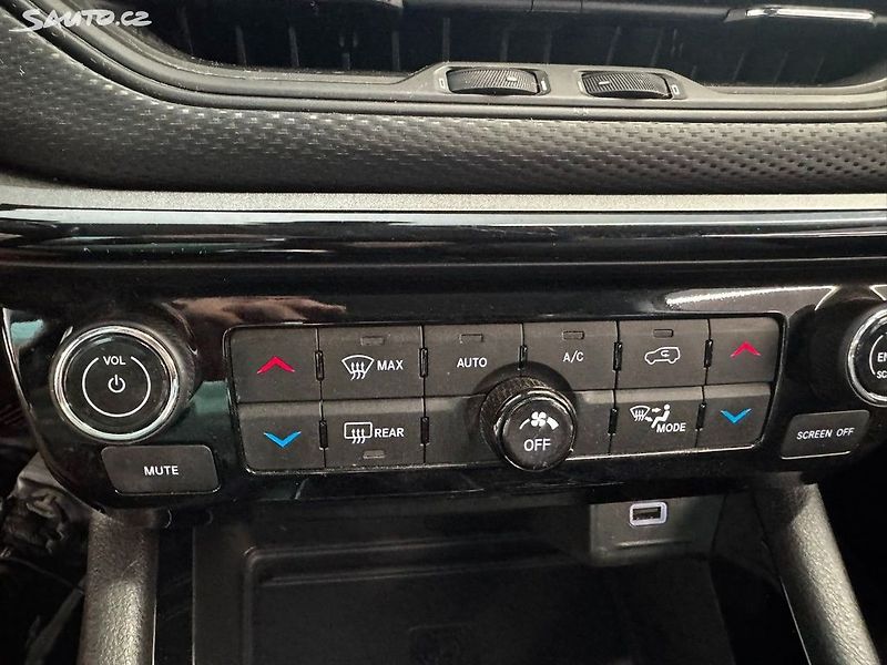 Jeep Compass (2022) 1,3 GSE 130k man. Night Eagle - fotka 25 z 27